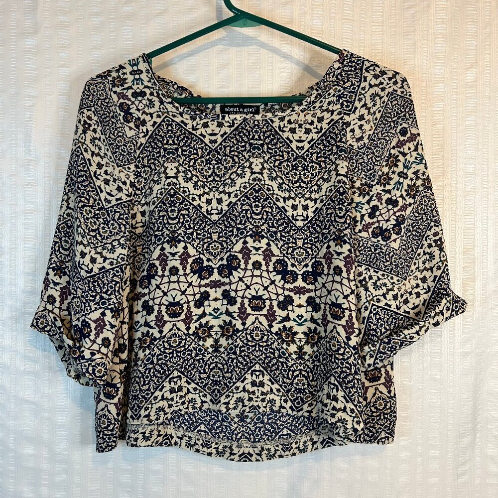 About A Girl Patterned Blouse Womens Sz XS